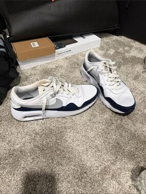 Nike White & Navy Low-Top Sneakers